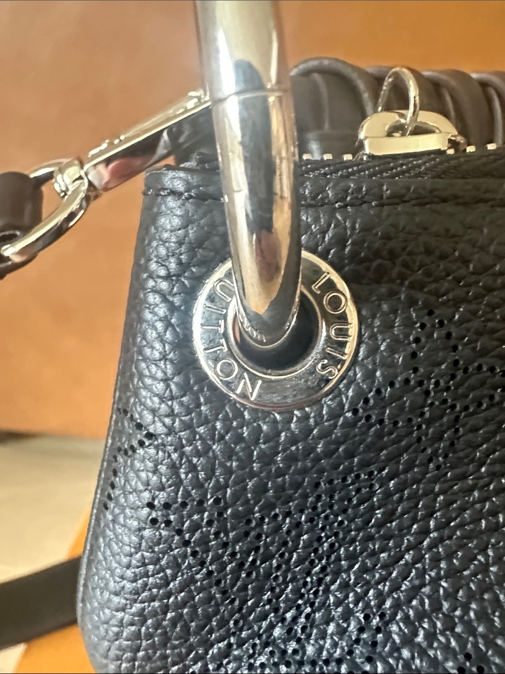 Louis Vuitton Beaubourg Hobo MM Black Mahina Leather w/ Braided-Handle - Picture 4 of 11